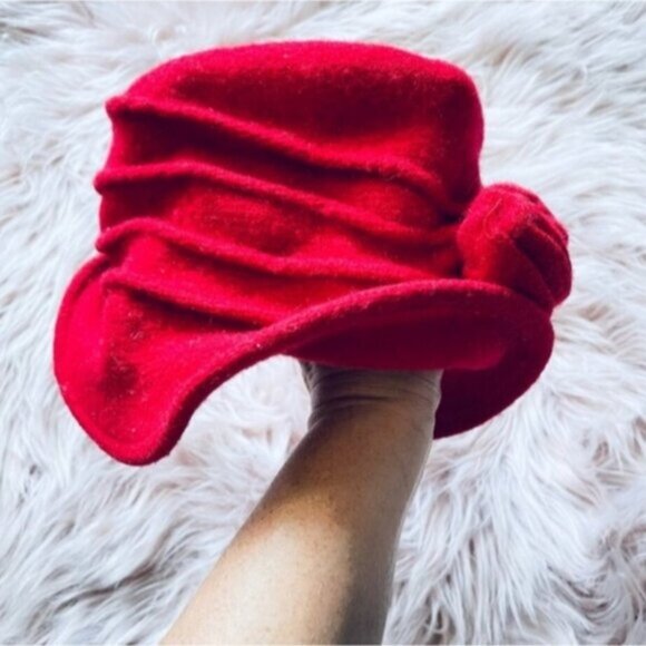 Vintage Wool Cloche Hat with Flower Accent piece 1920's/1930's Style- Red - Picture 12 of 16